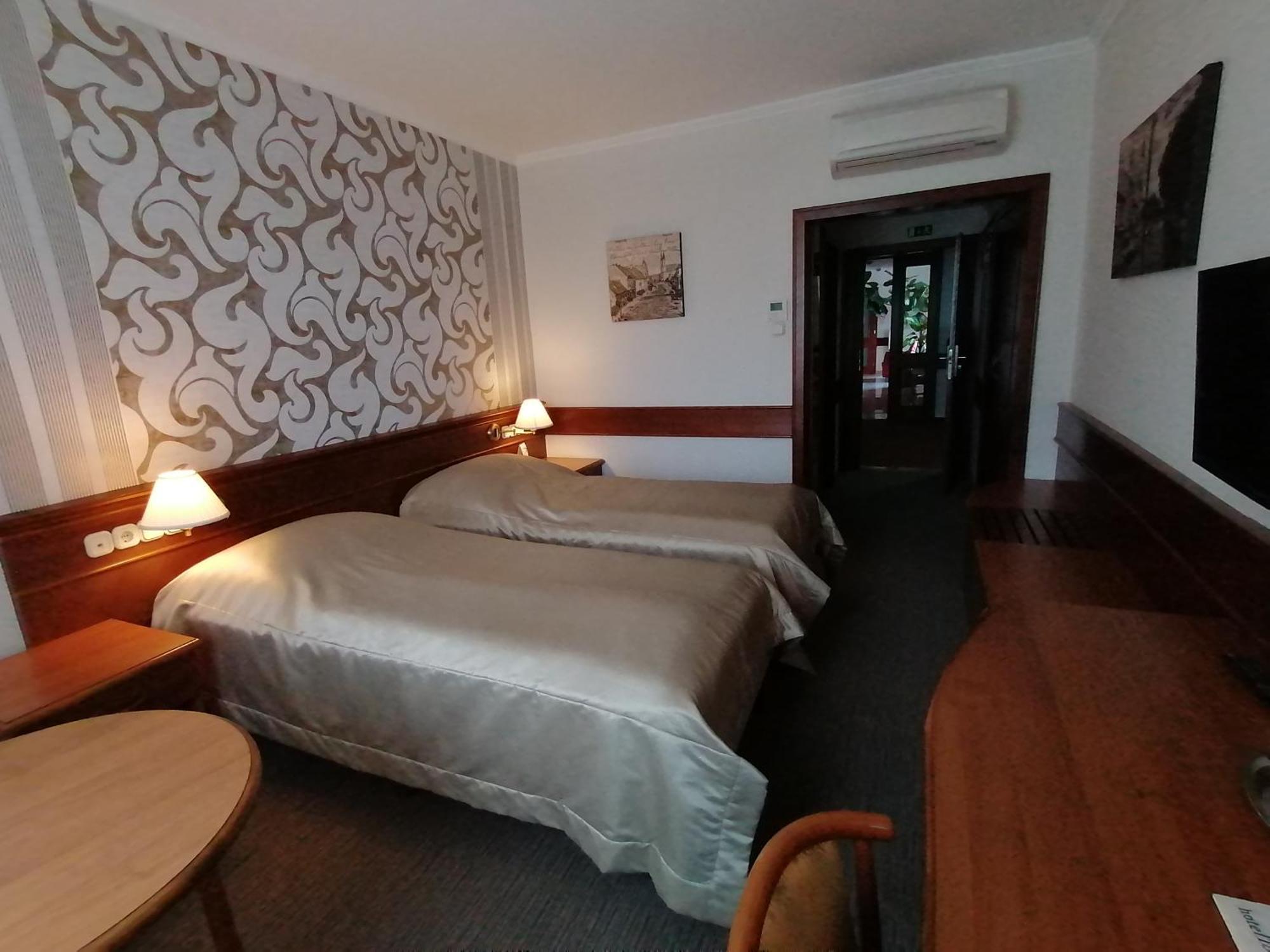 Arany Bárány Hotel Zalaegerszeg Kültér fotó