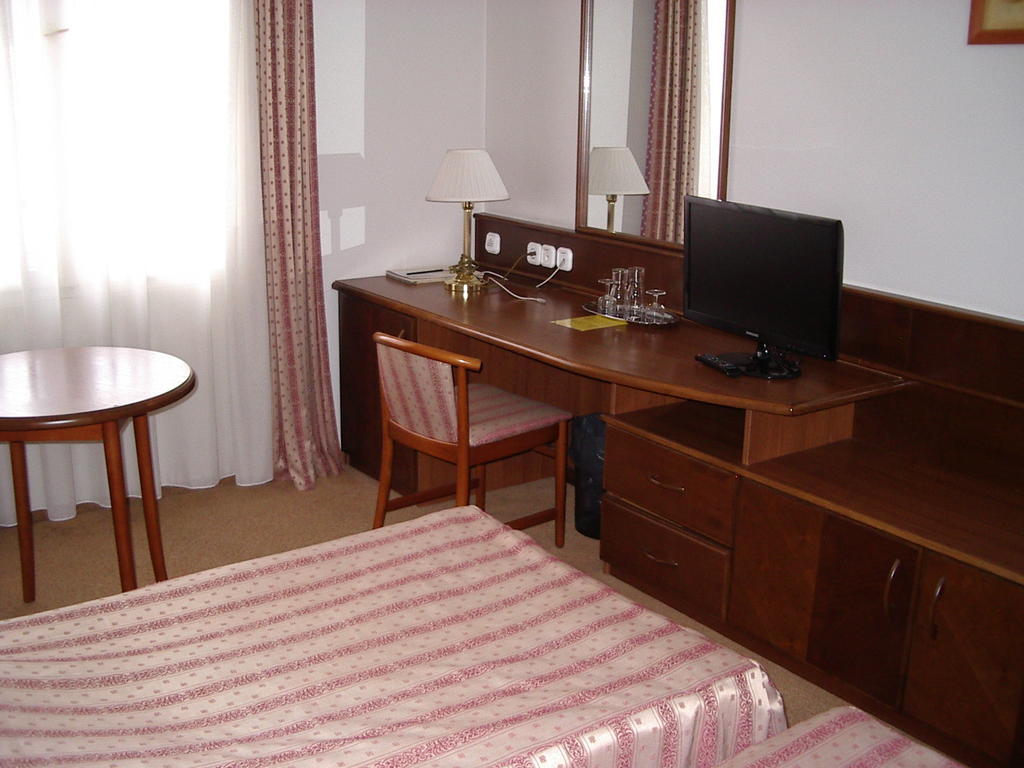 Arany Bárány Hotel Zalaegerszeg Szoba fotó