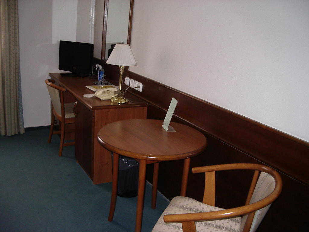Arany Bárány Hotel Zalaegerszeg Szoba fotó