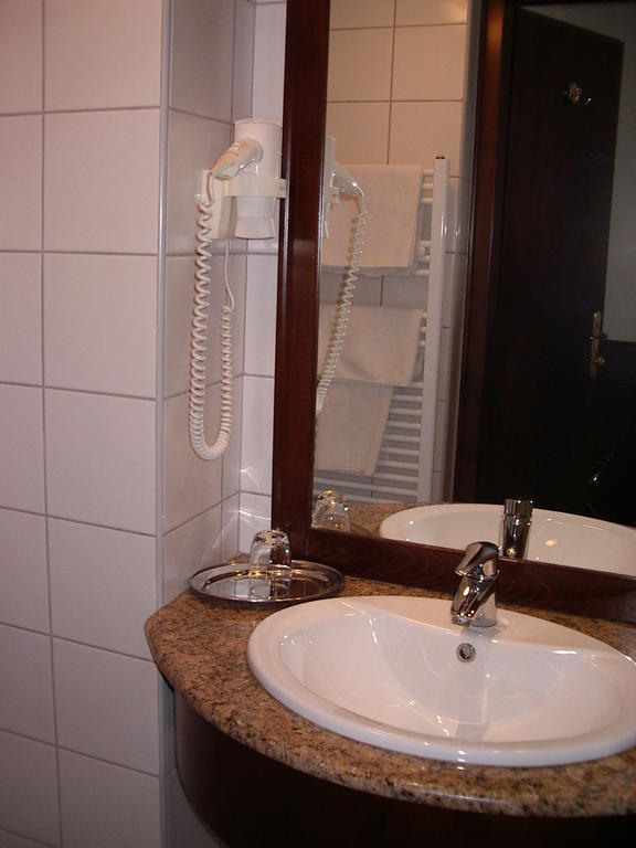 Arany Bárány Hotel Zalaegerszeg Szoba fotó
