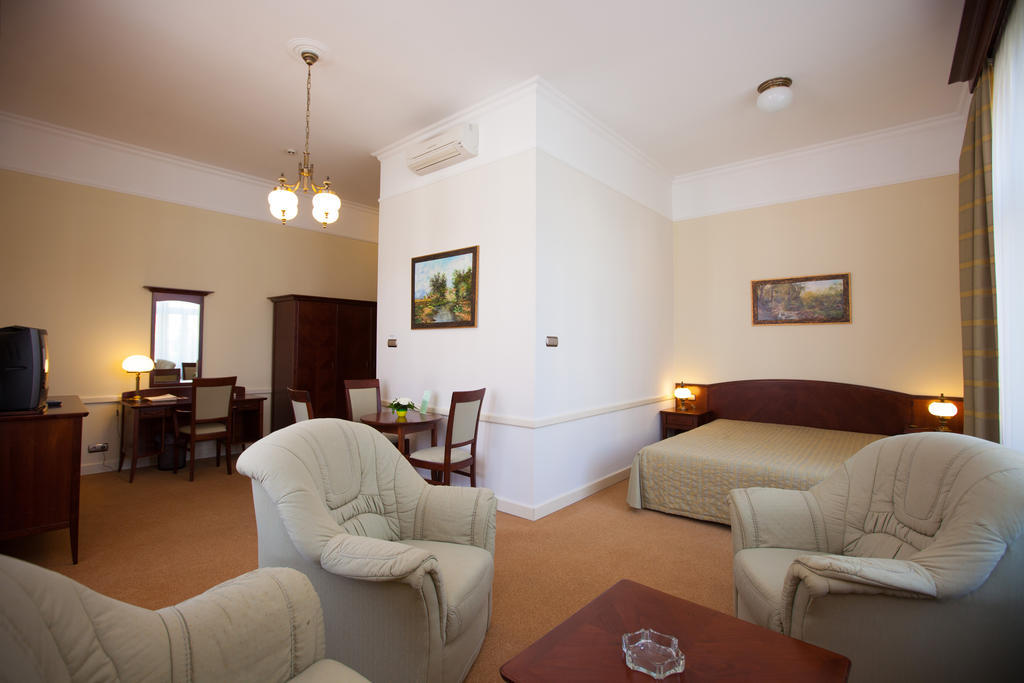 Arany Bárány Hotel Zalaegerszeg Szoba fotó